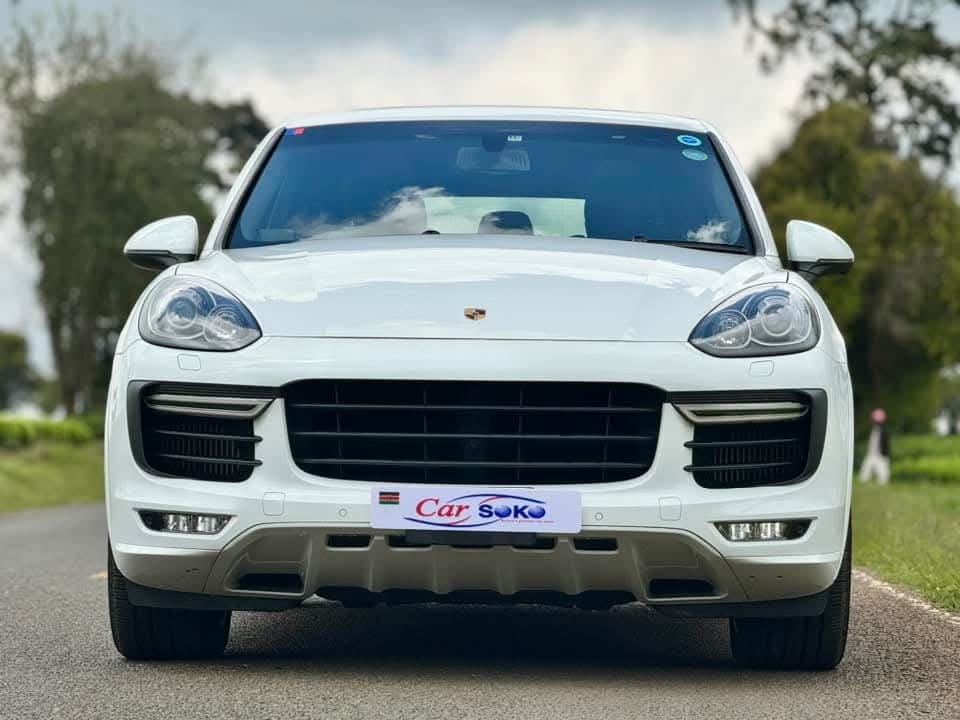 2017 PORSCHE CAYENNE GTS
